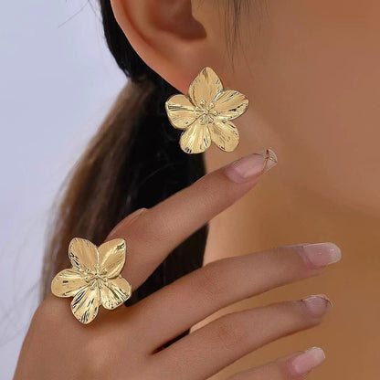 Bianca - Flower Blossom Statement Ring Gold